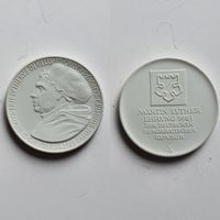 Medaille Meissen Porzellan Martin Luther Erinnerungsmedaille 1983